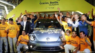 Goodbye, 'Beetle'! Final model of Volkswagen automobile rolls off Mexican manufacturing line 3