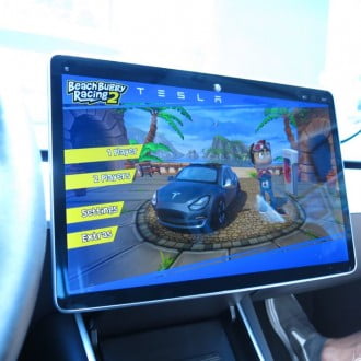 Tesla Arcade fingers-on: the use of a Model three guidance wheel as a game controller 3
